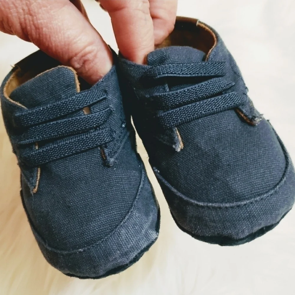 Kenneth Cole Blue Baby Real Deal shoes Size 2 ( 3- 6 Months )